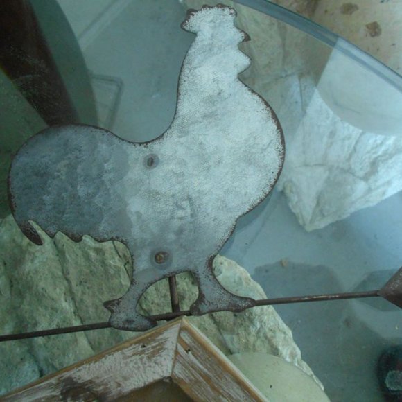 NEW IN BOX ROOSTER DECOR, WALL BASKET, FARM DECOR - Picture 5 of 6